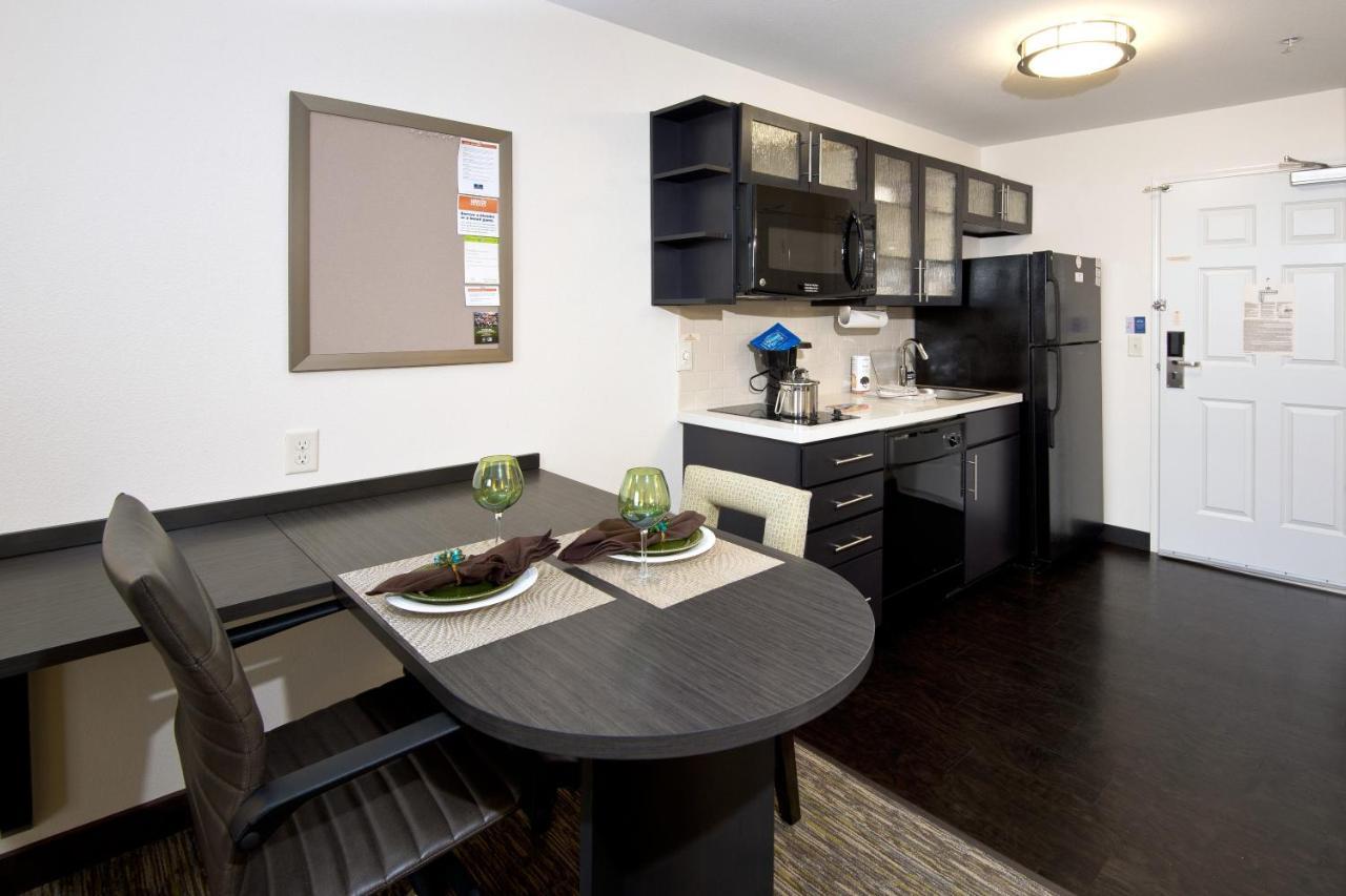 Candlewood Suites Greeley By Ihg Экстерьер фото